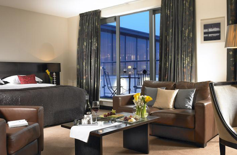 Carlton Airport Hotel, suite